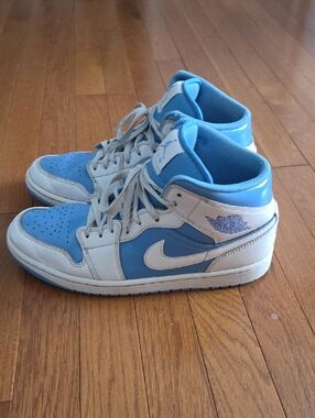 Nike Air Jordan 1 Mid in Sky Blue and White